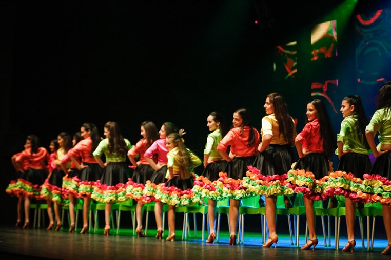Tribe Dance Hold Your Dream 
